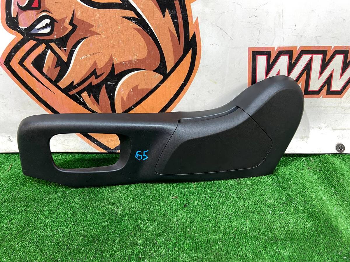 HY32600B13CA8PVJ Накладка сидіння переднього лівого Ebony (під кнопки регулювання) RANGE ROVER SPORT (L494) 2013-Б/У